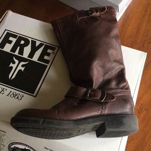 Adorable Frye boots EUC